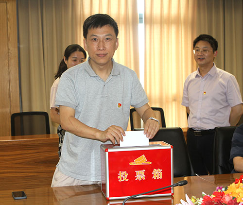 【匯聚青年力量 奮進時代征程】創(chuàng)力集團黨支部召開專題黨課暨預備黨員轉正黨員大會(圖5)