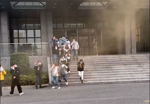 開展應(yīng)急演練? 強化應(yīng)急安全處置能力——上海創(chuàng)力集團開展消防演習(xí)活動(圖1)