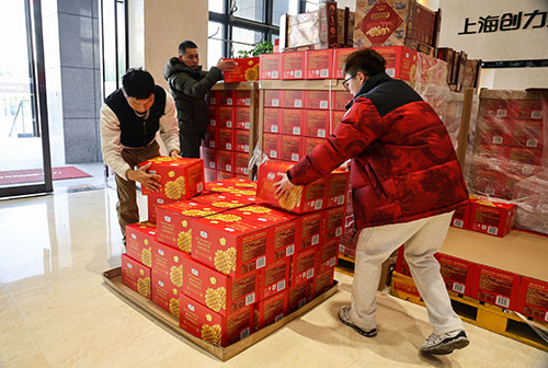  共度美好新春！上海創(chuàng)力集團為全體員工發(fā)放年貨大禮包(圖2)