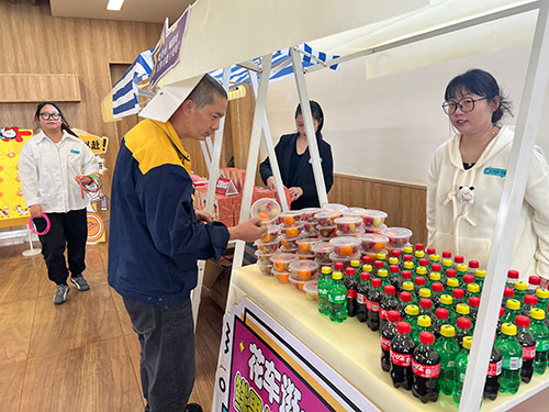  【喜迎食堂新篇章 共品舌尖幸福感】創(chuàng)力集團(tuán)食堂運(yùn)營(yíng)模式升級(jí)暨開業(yè)活動(dòng)取得圓滿成功(圖7)